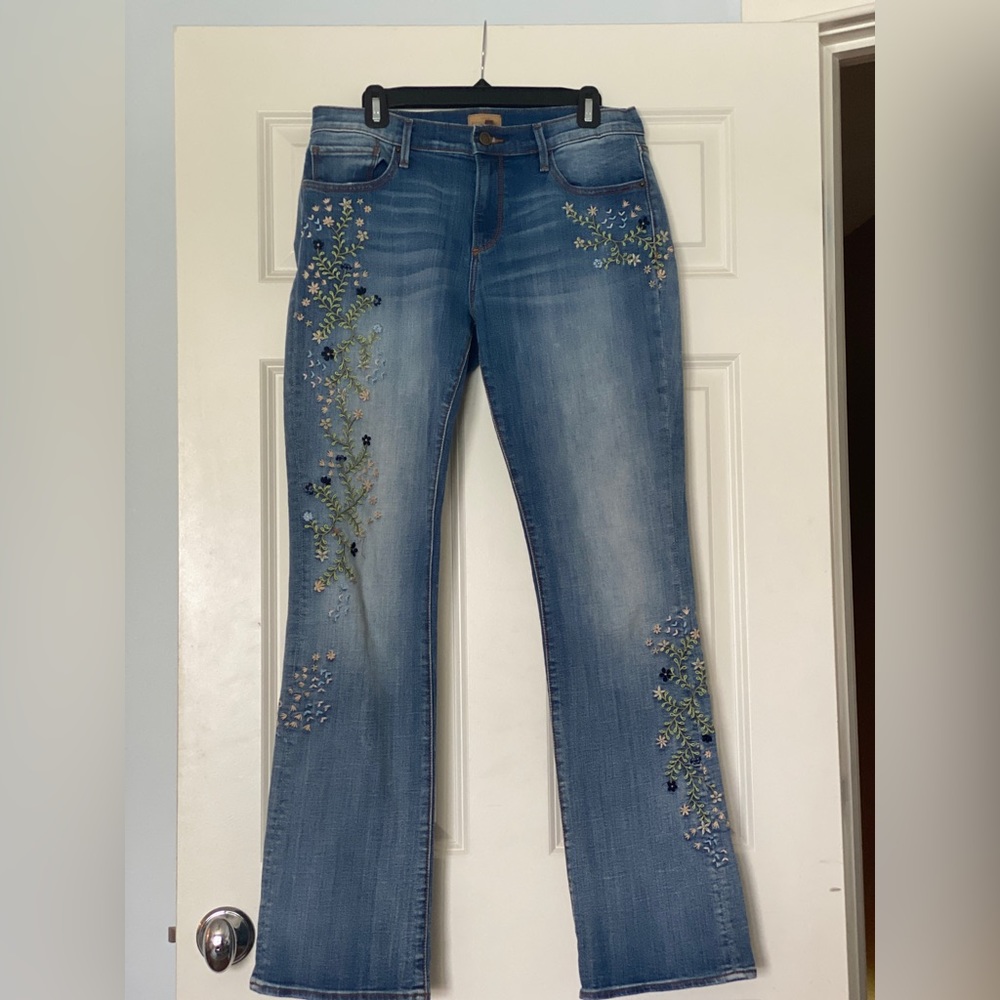 Driftwood flare jeans with embroidery, size 30, Kelly style. 31 inch inseam.